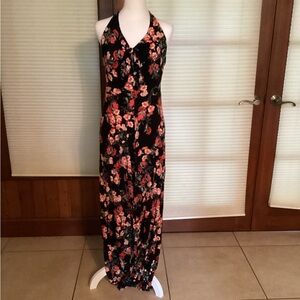 Tie around the neck halter jumpsuit. Excellent condition